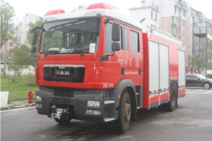 德國(guó)曼城市多功能主戰(zhàn)消防車(chē)入駐海南州