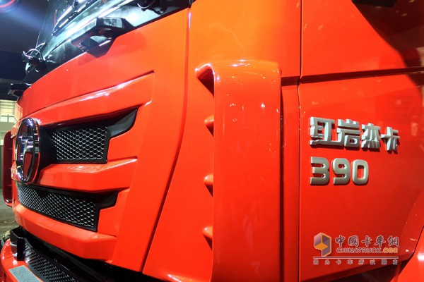 上汽依維柯紅巖 杰卡 390馬力 6X2 牽引車