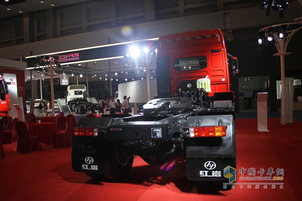 上汽依維柯紅巖 杰卡 390馬力 6X2 牽引車