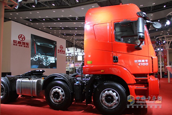 上汽依維柯紅巖 杰卡 390馬力 6X2 牽引車