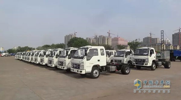 環(huán)衛(wèi)自卸車(chē)