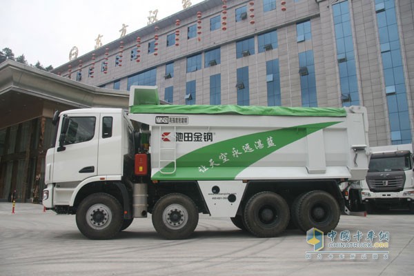 中國首款4軸智能環(huán)保渣土車