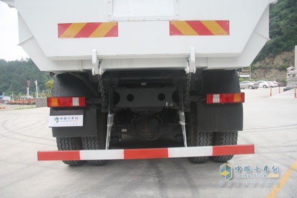 中國首款4軸智能環(huán)保渣土車后防撞梁