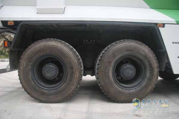 中國首款4軸智能環(huán)保渣土車雙騎馬螺栓