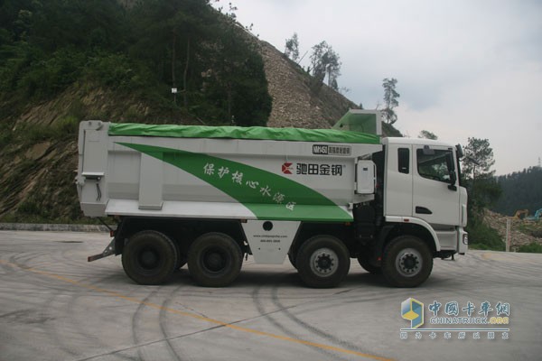 中國首款4軸智能環(huán)保渣土車