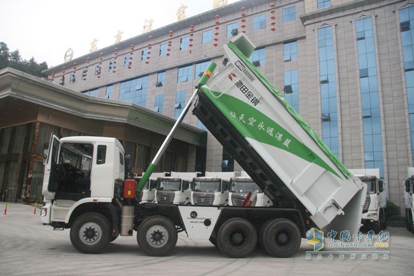 聯(lián)合卡車U340 8X4智能環(huán)保渣土車（馳田金鋼上裝）內(nèi)飾