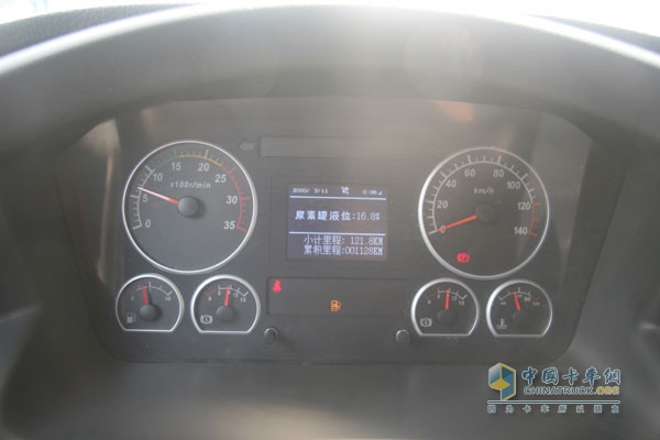 聯(lián)合卡車U340 8X4智能環(huán)保渣土車（馳田金鋼上裝）多功能顯示器