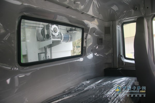 聯(lián)合卡車U340 8X4智能環(huán)保渣土車（馳田金鋼上裝）