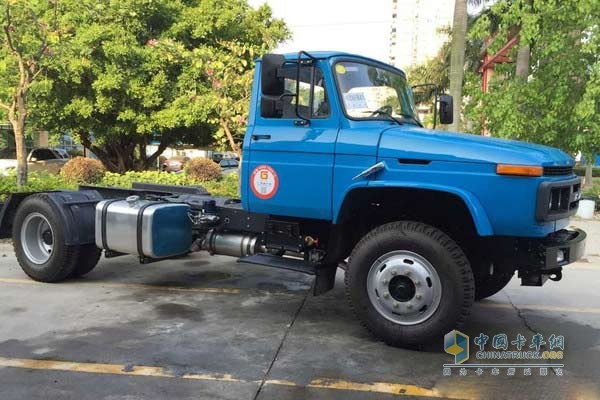 一汽柳特安捷180P長(zhǎng)頭牽引車(chē)
