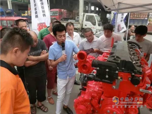 用戶參觀福田康明斯發(fā)動(dòng)機(jī)