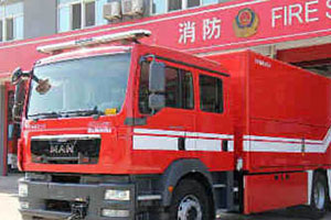 斥資450多萬(wàn) 嘉興港配備進(jìn)口化學(xué)消防車(chē)
