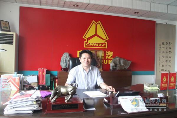 中國重汽濟南華東銷售服務(wù)中心董事長杜衛(wèi)國先生