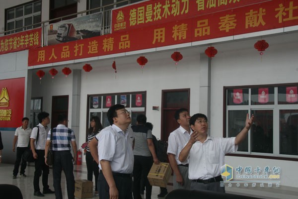 將溫暖送到家 中國重汽“五個(gè)一工程”萬人共享活動(dòng)啟動(dòng)