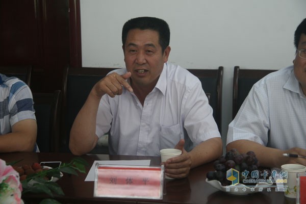 將溫暖送到家 中國重汽“五個(gè)一工程”萬人共享活動(dòng)啟動(dòng)