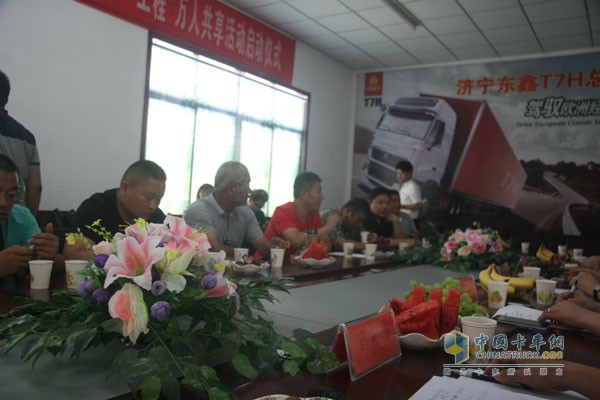 將溫暖送到家 中國重汽“五個(gè)一工程”萬人共享活動(dòng)啟動(dòng)