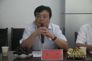將溫暖送到家 中國重汽“五個(gè)一工程”萬人共享活動(dòng)啟動(dòng)