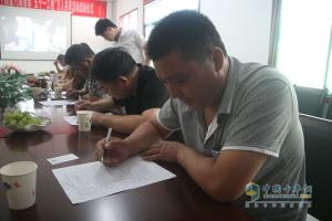 將溫暖送到家 中國重汽“五個(gè)一工程”萬人共享活動(dòng)啟動(dòng)