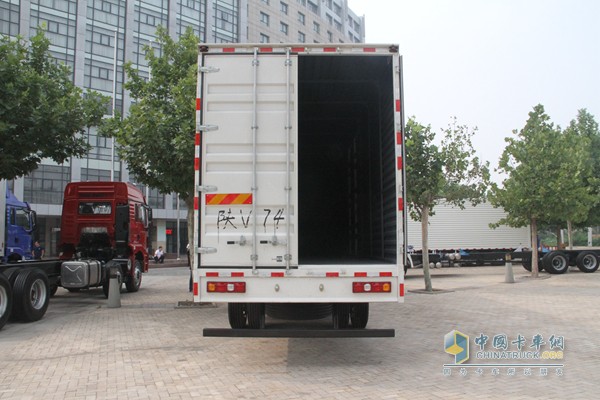陜汽重卡 德龍新M3000 245馬力 6x2 國(guó)四 快遞廂式載貨車