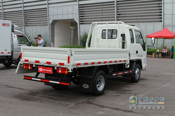 時代汽車 小卡之星2排半平板（外觀）