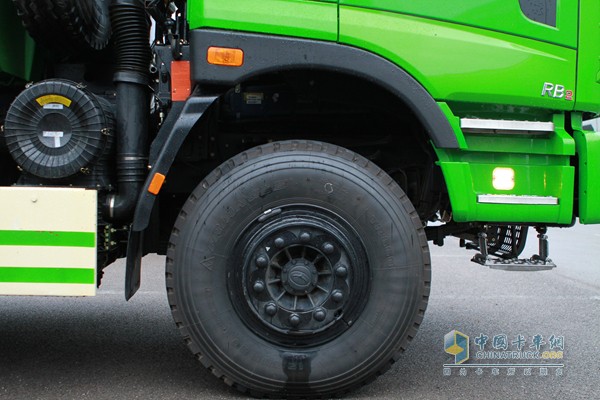 福田瑞沃 濰柴 310馬力 6X4 智能環(huán)保渣土車（外觀)