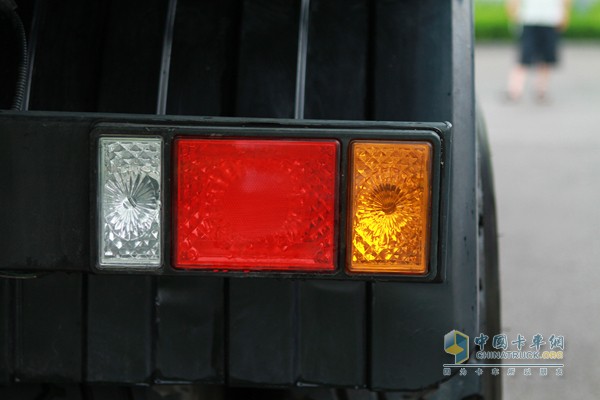 福田瑞沃 濰柴 310馬力 6X4 智能環(huán)保渣土車（外觀)