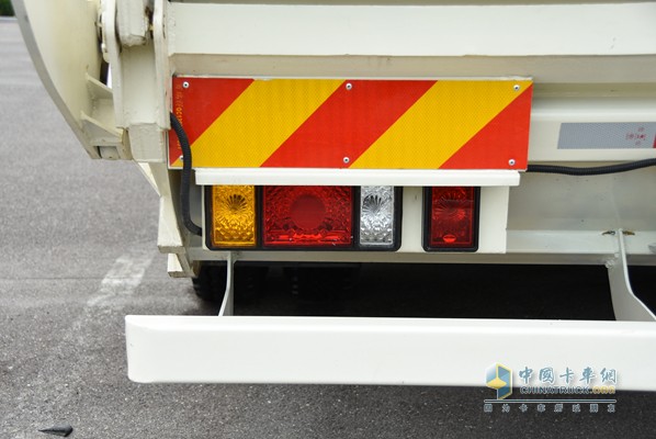 福田瑞沃 瑞沃中馳 168馬力 10噸壓縮垃圾車（外觀）