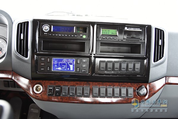 福田瑞沃 康明斯ISF3.8L 168馬力 4X2 載貨車(chē)（內(nèi)飾）