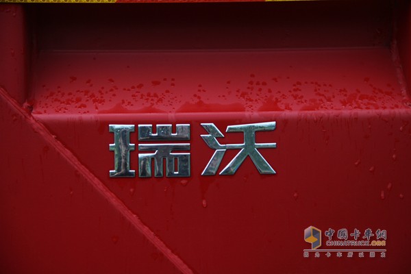 福田瑞沃 濰柴 270馬力 8X4 自卸車（外觀）