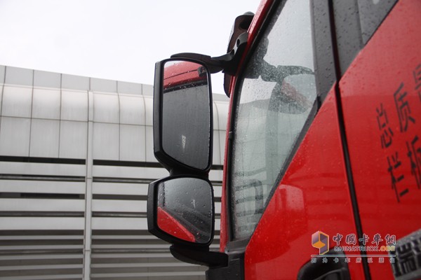 福田瑞沃 濰柴 270馬力 8X4 自卸車（外觀）