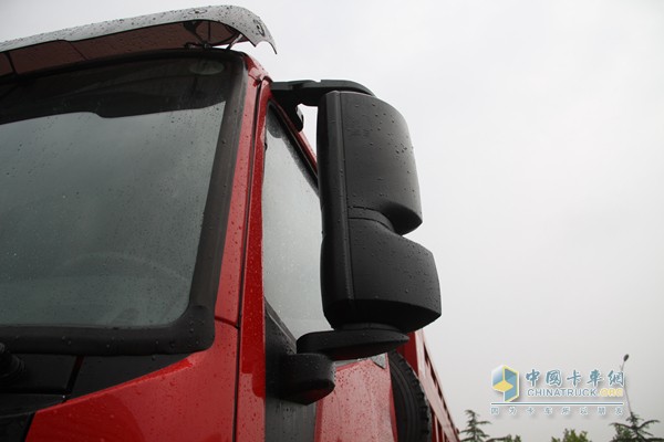 福田瑞沃 濰柴 270馬力 8X4 自卸車（外觀）