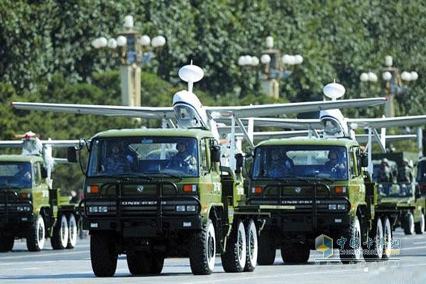 東風卡車搭載無人機參加閱兵