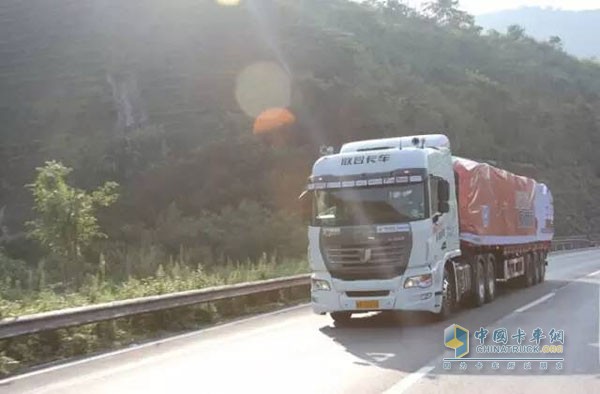 迎著朝陽上路、自信昂揚的UU