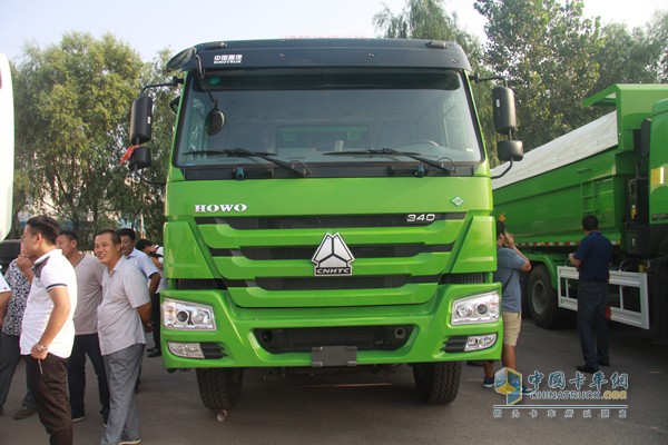 中國重汽 HOWO 340馬力 6×4 京五二階段 渣土車