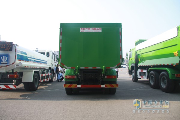 中國重汽 HOWO 340馬力 6×4 京五二階段 渣土車