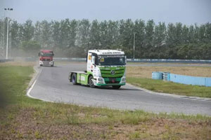 福田戴姆勒歐曼GTL超能車(chē)隊(duì)包攬車(chē)手車(chē)隊(duì)雙料冠軍！