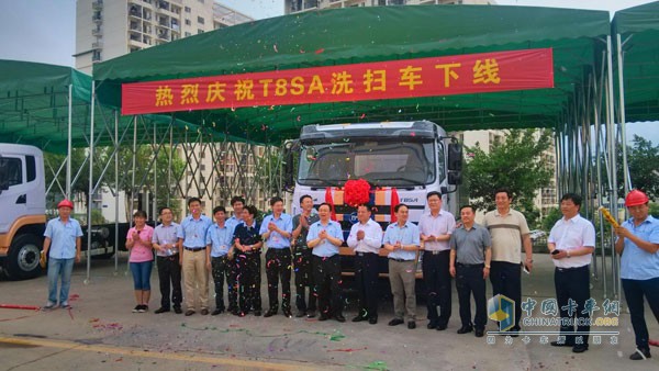 服務(wù)大閱兵 比亞迪純電動洗掃車受好評