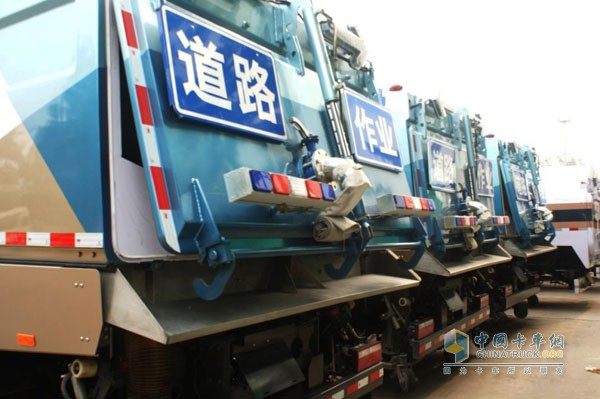 服務(wù)大閱兵 比亞迪純電動洗掃車受好評