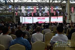全新升級(jí)雙炮連響 紅巖杰卡、全新杰獅暢途版上市