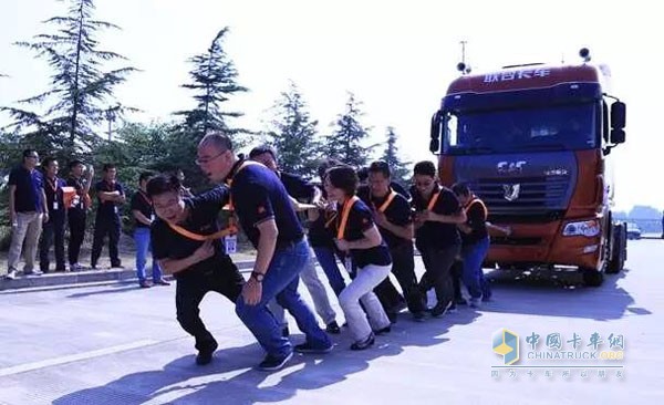 公司管理團(tuán)隊(duì)率先垂范，聚力拉動(dòng)卡車