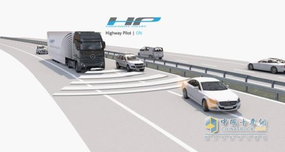 戴姆勒成功測(cè)試奔馳半無人駕駛卡車