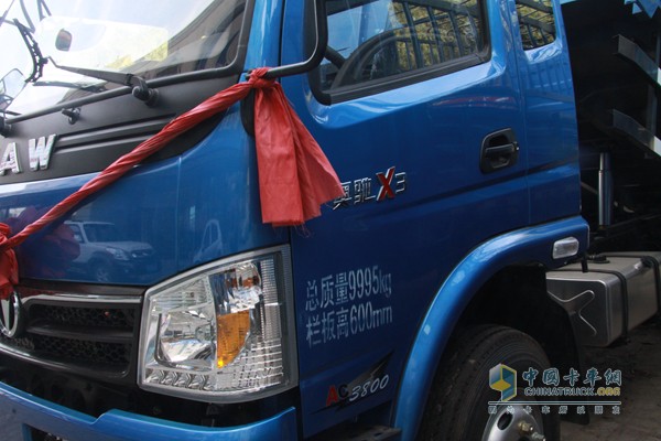 五征奧馳X3 濰柴4102 4X2 自卸車(chē)
