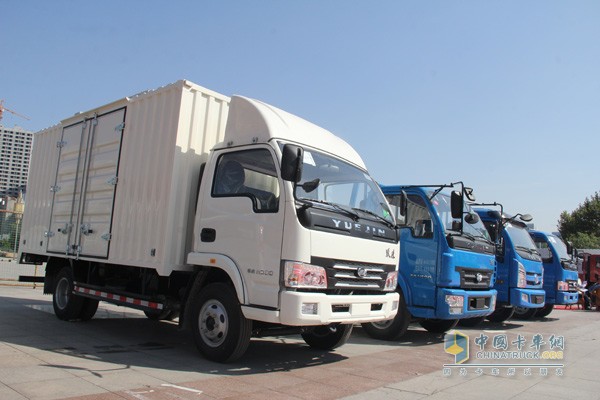 南京依維柯濟(jì)南卡車展展臺(tái)