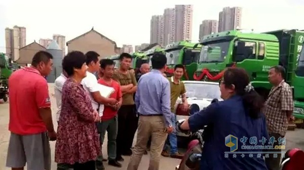 陜汽重卡 渣土車 濰柴發(fā)動(dòng)機(jī) 法士特變速箱
