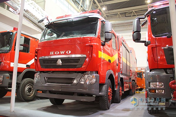 中國(guó)重汽T7H 540 8X4消防底盤(pán)