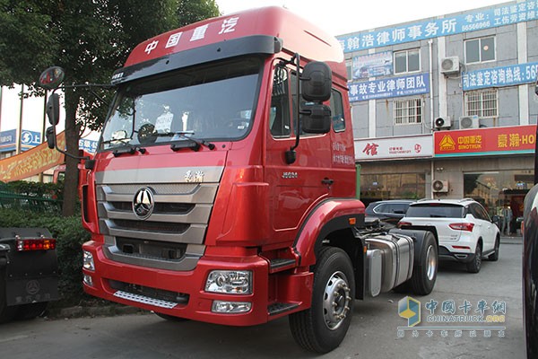 中國(guó)重汽豪瀚J5G34 340馬力 4X2港口牽引車(chē)