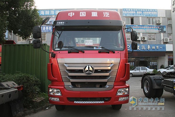 中國(guó)重汽豪瀚J5G34 340馬力 4X2港口牽引車(chē)