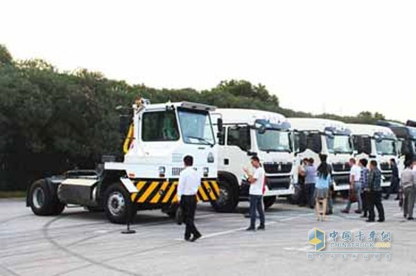 中國(guó)重汽港口牽引車亮相上海 斬獲訂單257臺(tái)