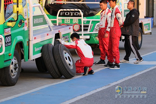 賽手積極備戰(zhàn)，保障車隊(duì)順利完賽