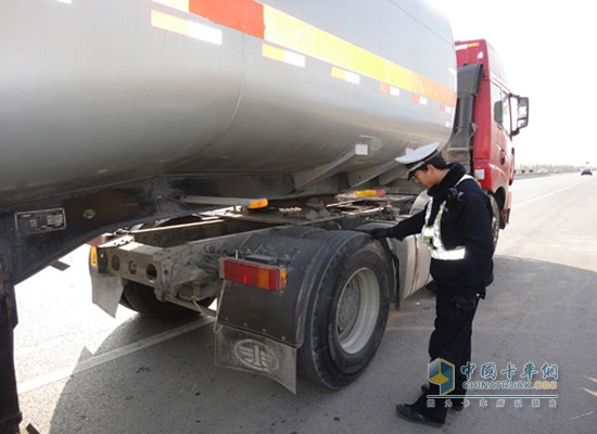 ?；愤\輸車