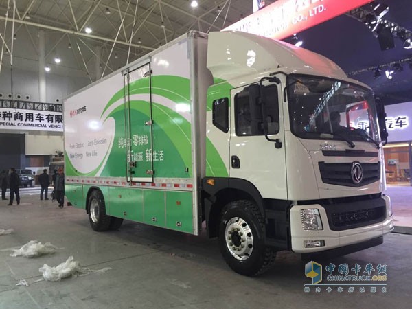東風(fēng)特商4x2純電動(dòng)廂式卡車(chē)